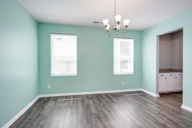 Building Photo - Beautiful 5 Bedroom Home For Rent