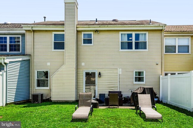 Building Photo - 120 Calderwood Ln