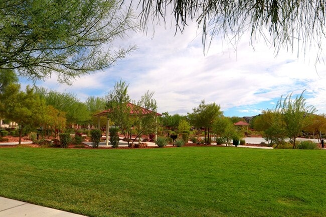 Building Photo - Immaculate 4 Bedroom Home