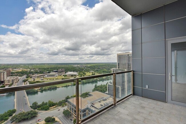Building Photo - 210 Lavaca St