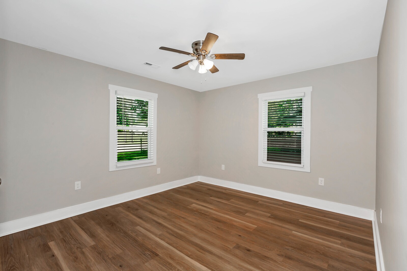 Building Photo - 1018 Fairway Dr NW