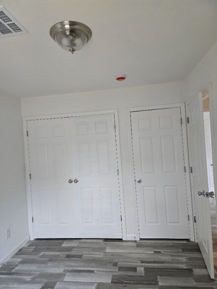 Building Photo - 810 S Cooper Ave