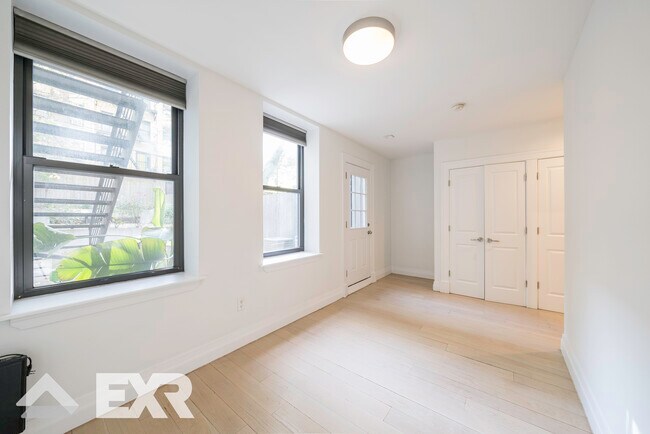 Building Photo - 456 Quincy St