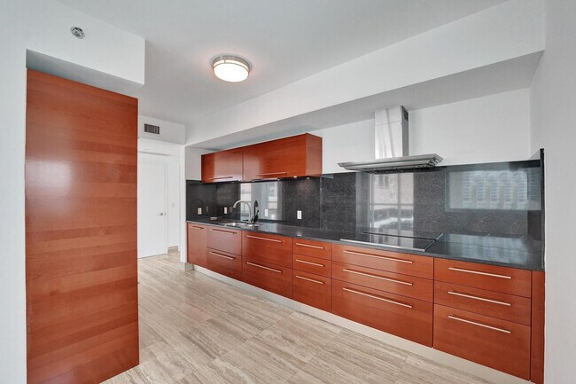 Building Photo - 101 S Fort Lauderdale Beach Blvd