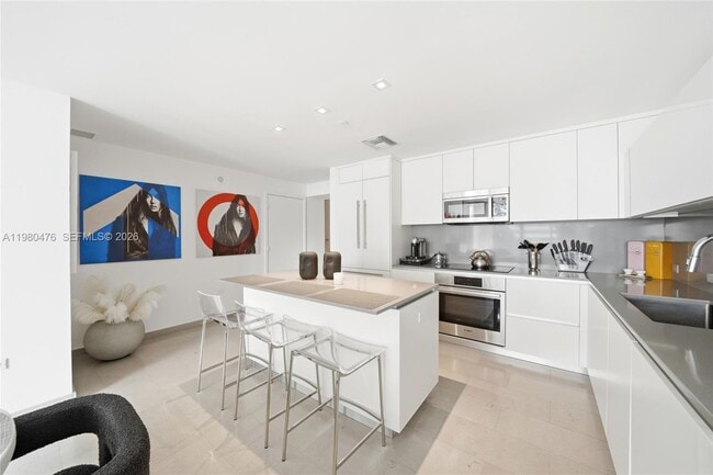 Building Photo - 88 SW 7th St