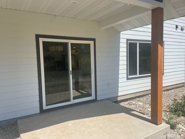Building Photo - 52 Black Label Wy