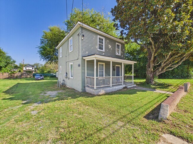 Building Photo - 315 St Matthew St