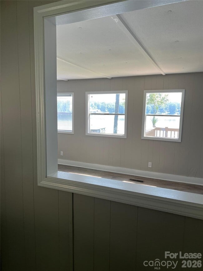 Building Photo - 6950 Ingleside Dr