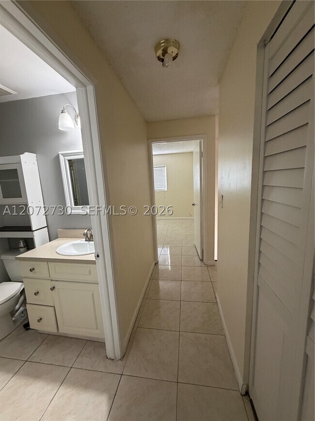 Building Photo - 14902 SW 82nd Ln