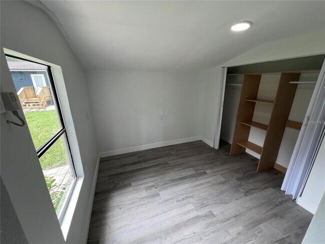 Building Photo - 5195 Countryside Ct
