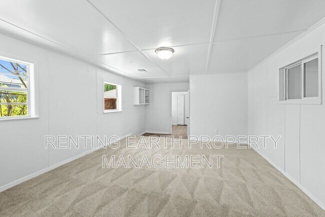 Building Photo - 108 E Ann Dr SW