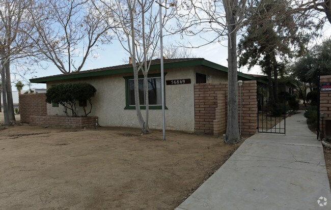 Building Photo - Pines Apartments