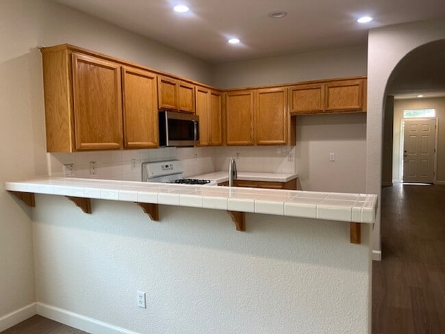 Building Photo - Single-Story 4 Bedroom House for Rent – Elk Grove