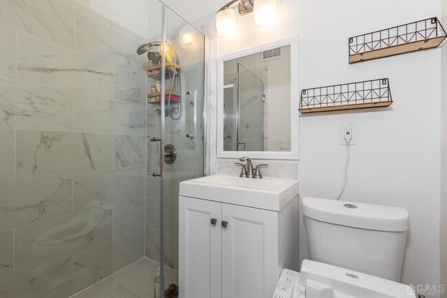 Building Photo - 236 Montgomery St