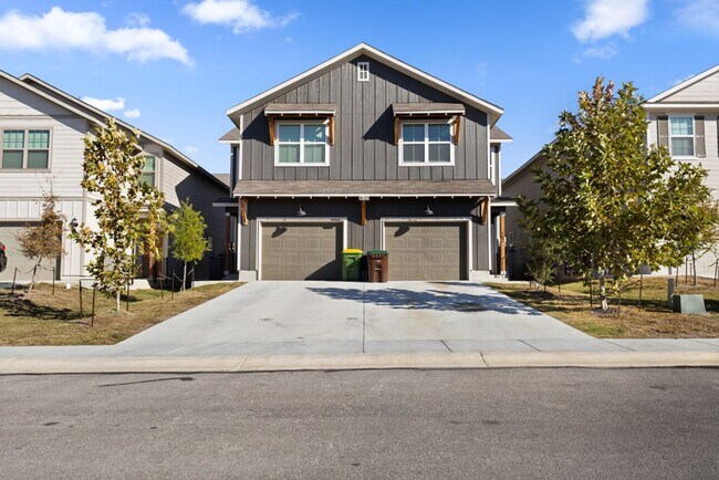 Building Photo - 7620 Magnolia Village