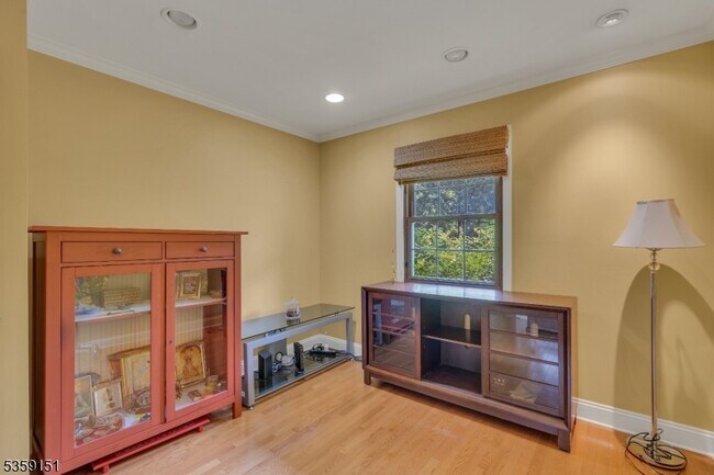 Building Photo - 60 Dogwood Ln