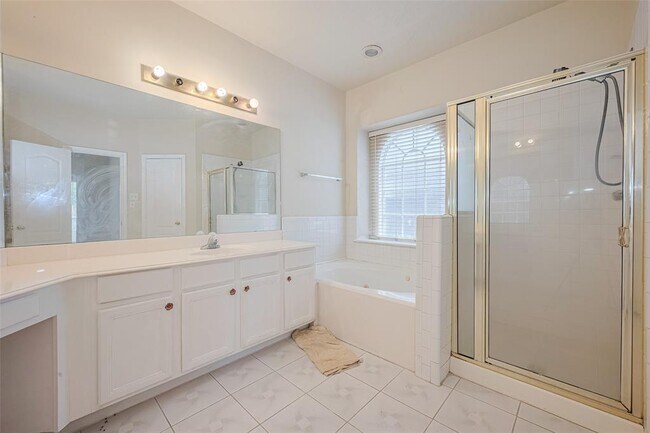 Building Photo - 14203 Torrey Village Dr