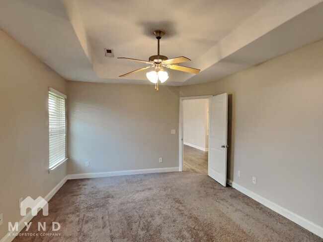 Building Photo - 566 Waterford Ln