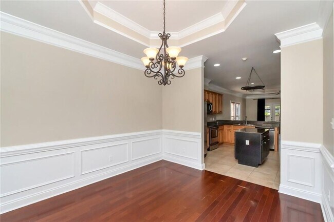 Building Photo - 1054 Linlen Ave