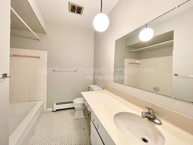 Building Photo - 2855 Taft Ave SW