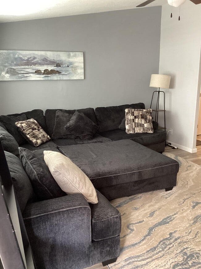 Building Photo - 250 SW 30th St