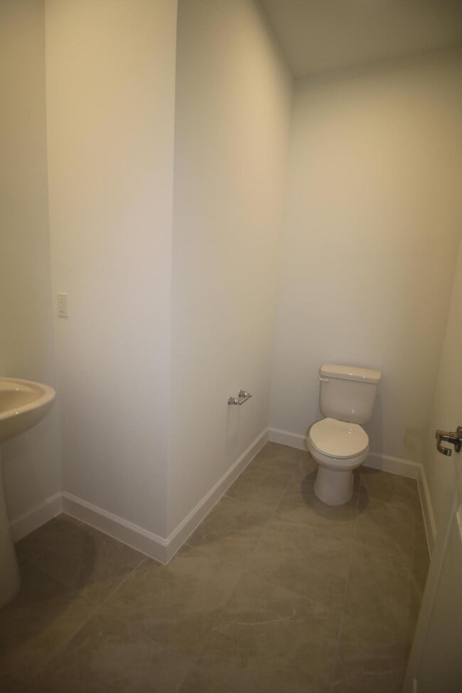Building Photo - 14050 SW Thorens Dr