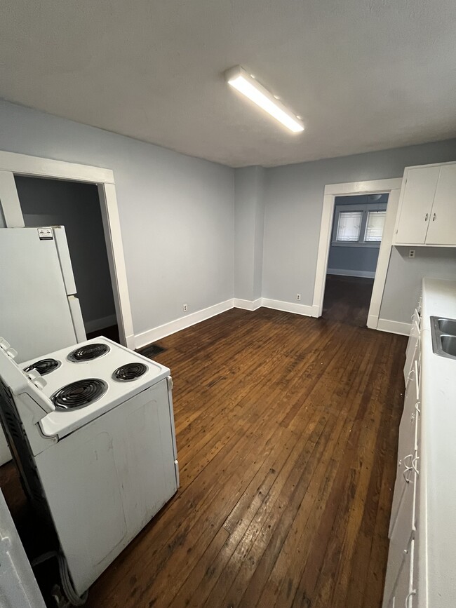 Building Photo - 735 W 3rd St