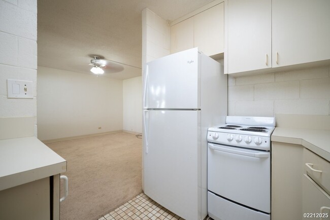 Building Photo - $1,790/ 1 BED / 1 BATH/ 1 PARKING IN MAKIKI