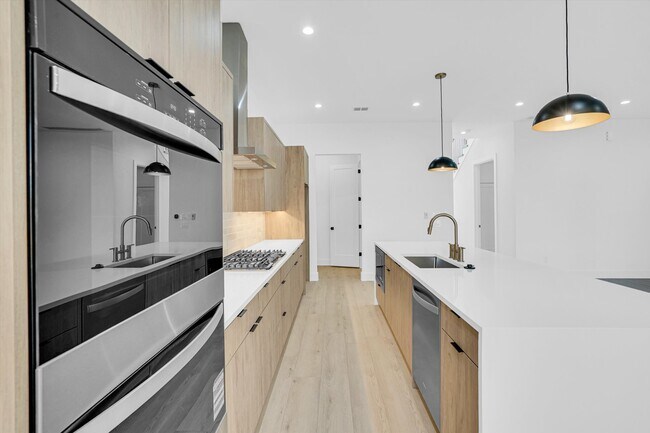 Building Photo - 1711 Nomas St