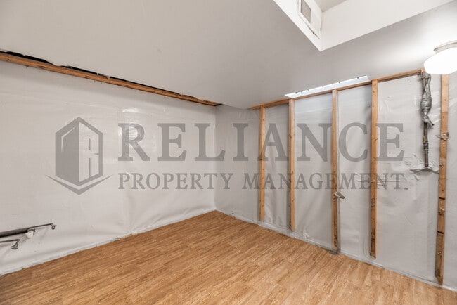 Building Photo - 1022 S Capri Ln