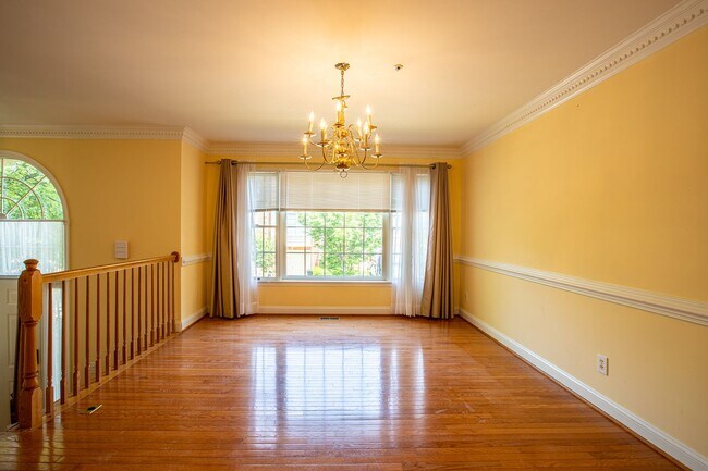 Building Photo - Impressive 3 BR/2 Full BA & 2 Half BA EOG Townhome in Decoverly Adventure!