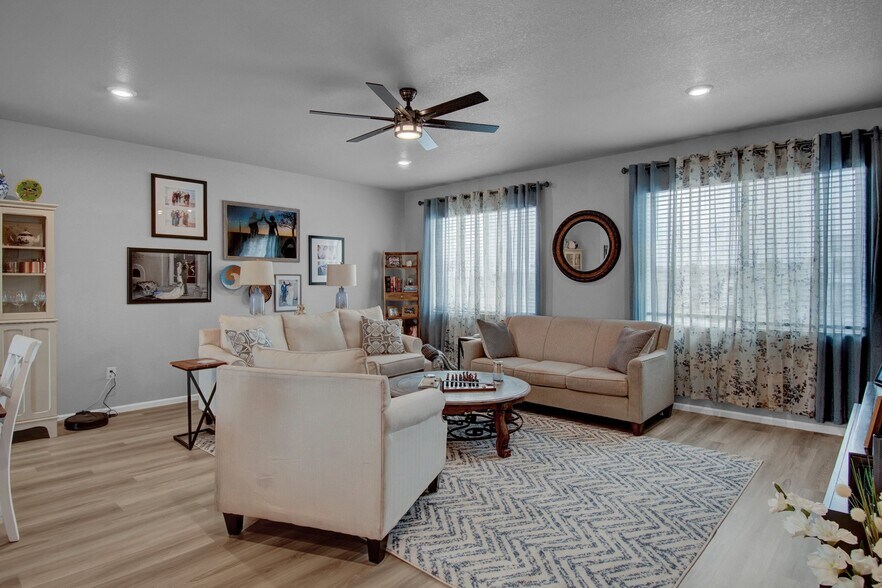 Building Photo - 12121 W 57th Dr