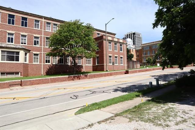 Building Photo - 1116 N Bell Ave