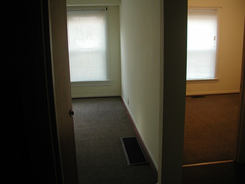 Building Photo - 402 Wolfe Ave