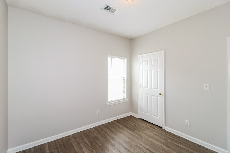 Building Photo - 7575 Glen Creek Ln