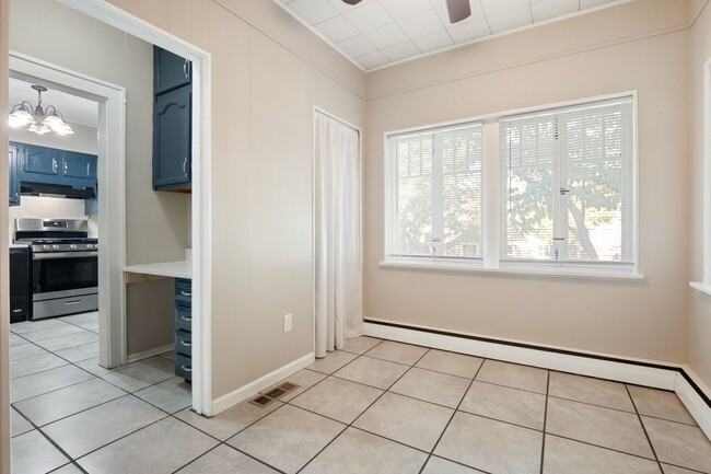 Building Photo - Home on the Range