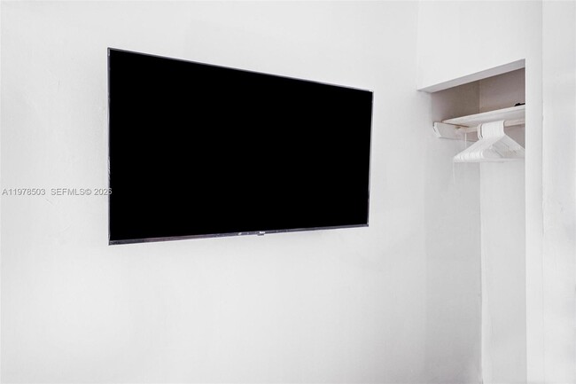 Building Photo - 2520 SW 20th St