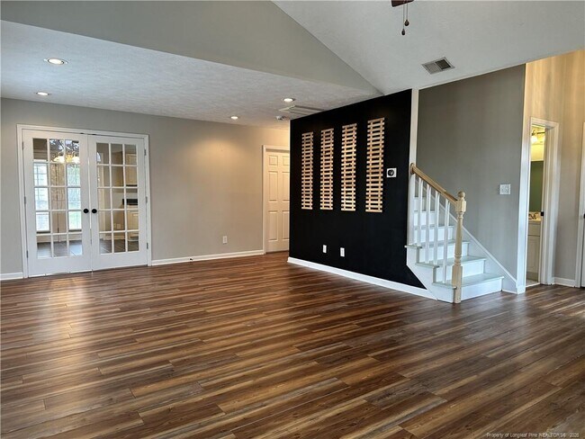 Building Photo - 2940 Amelia Dr