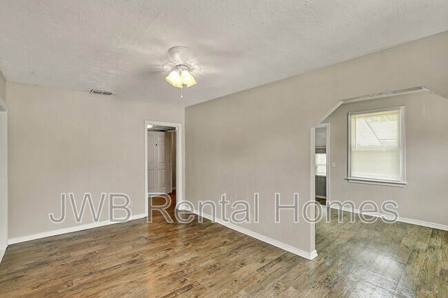 Building Photo - 8944 Jackson Ave