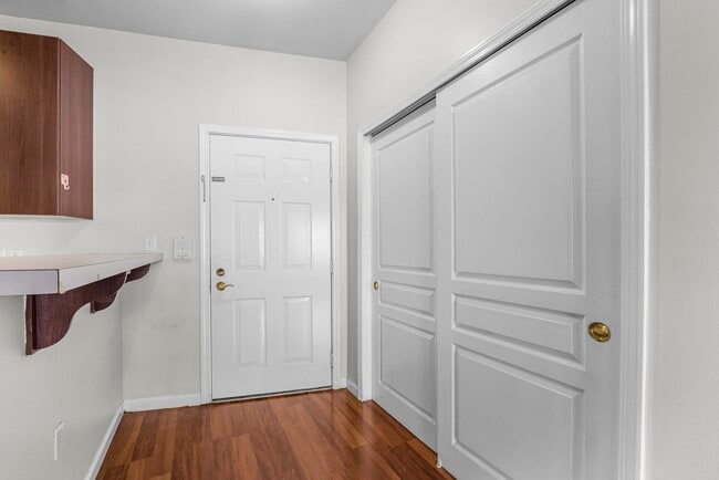 Building Photo - 845 Newark Ave