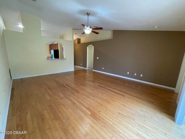 Building Photo - 232 Fountain Lake Blvd