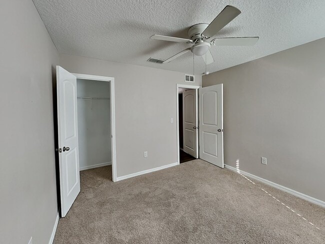 Building Photo - 275 Elm Ct