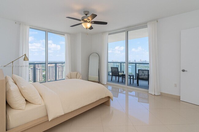 Building Photo - 16699 Collins Ave