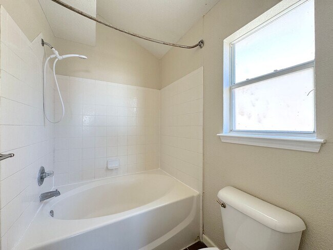Building Photo - East El Paso 4bed/2bath