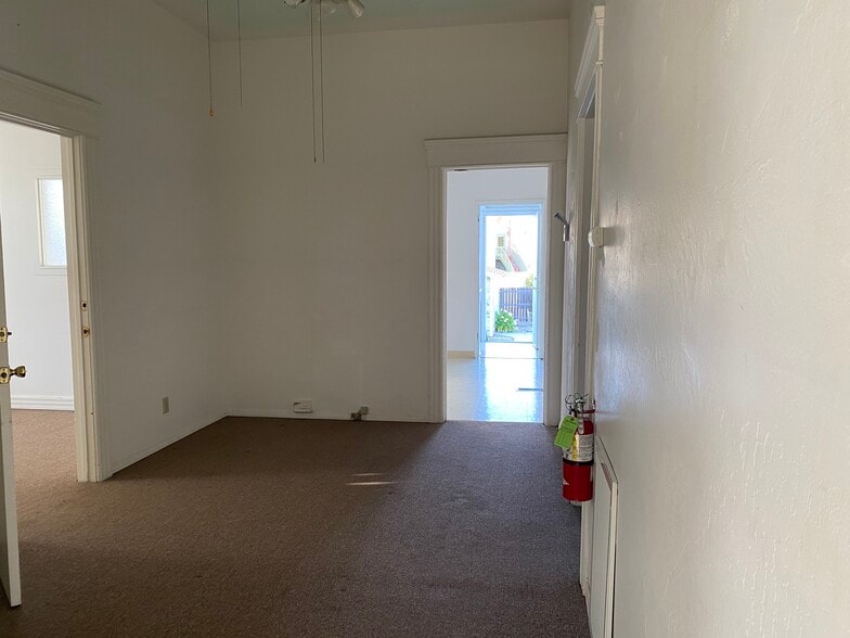 Building Photo - 307 E Ocean Ave