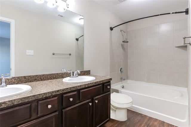 Building Photo - 10748 Many Oaks Dr