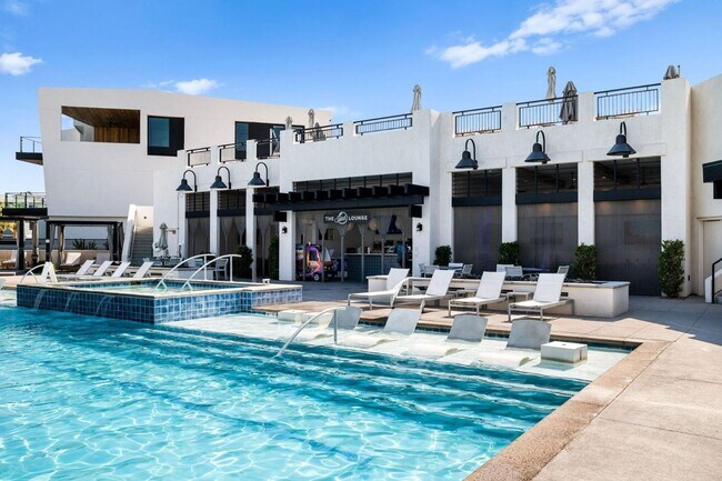 Building Photo - 3 Bed Condo In Desert Color!