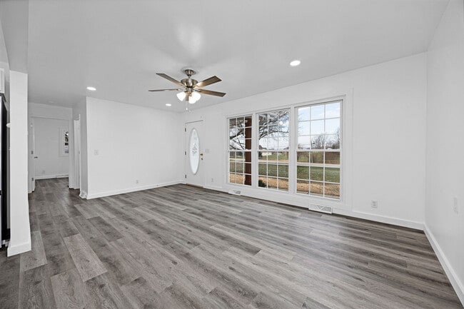 Building Photo - 2001 New Glendale Rd