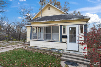 Building Photo - 1806 E Main St