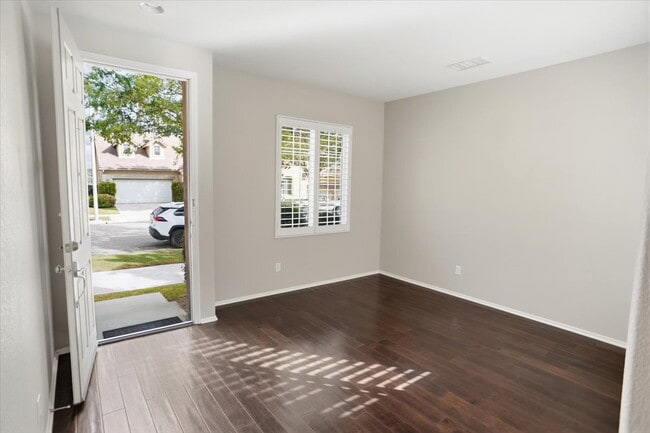 Building Photo - Spacious Alta Vista Valencia Home with Loft, Private Yard, and Community Amenities